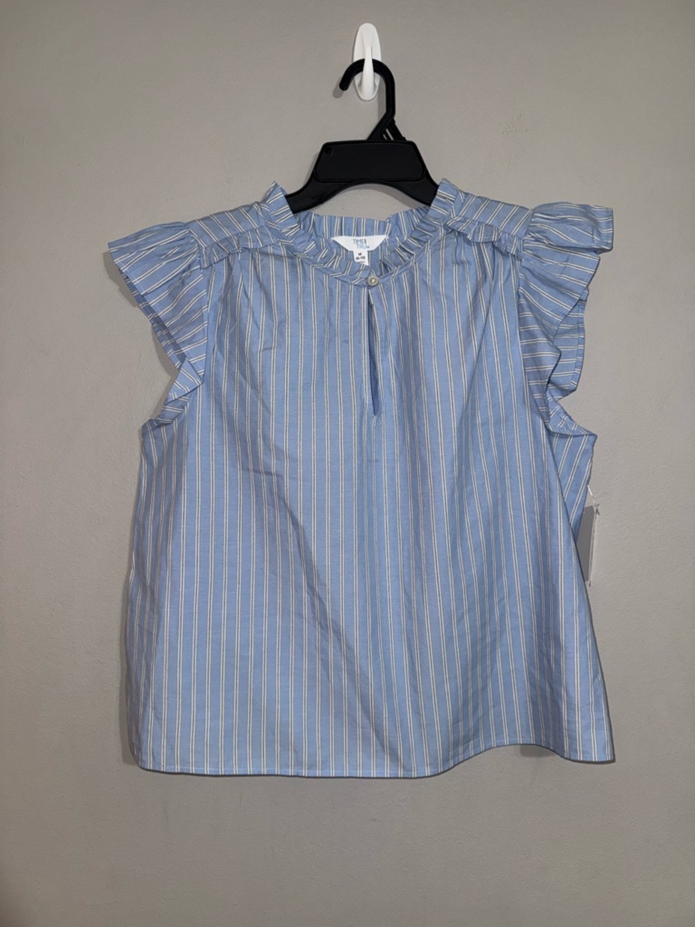 Time and Tru Women’s Light Blue Striped Ruffle Sleeve Top Medium BNWT